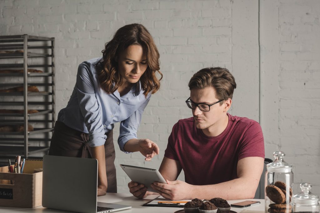 Junge Business-Menschen